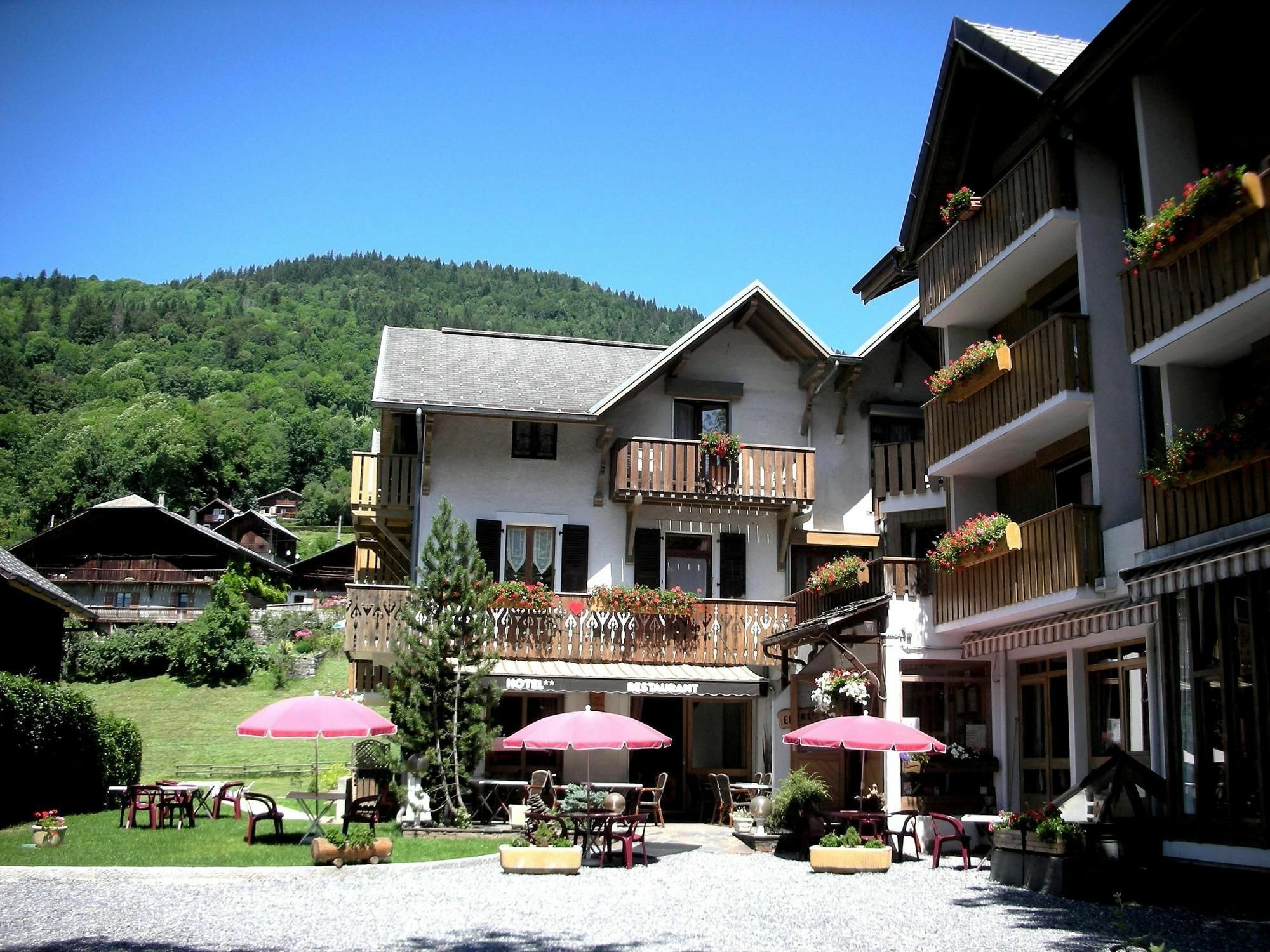 Logis Hotel Gai Soleil Samoens Exterior photo